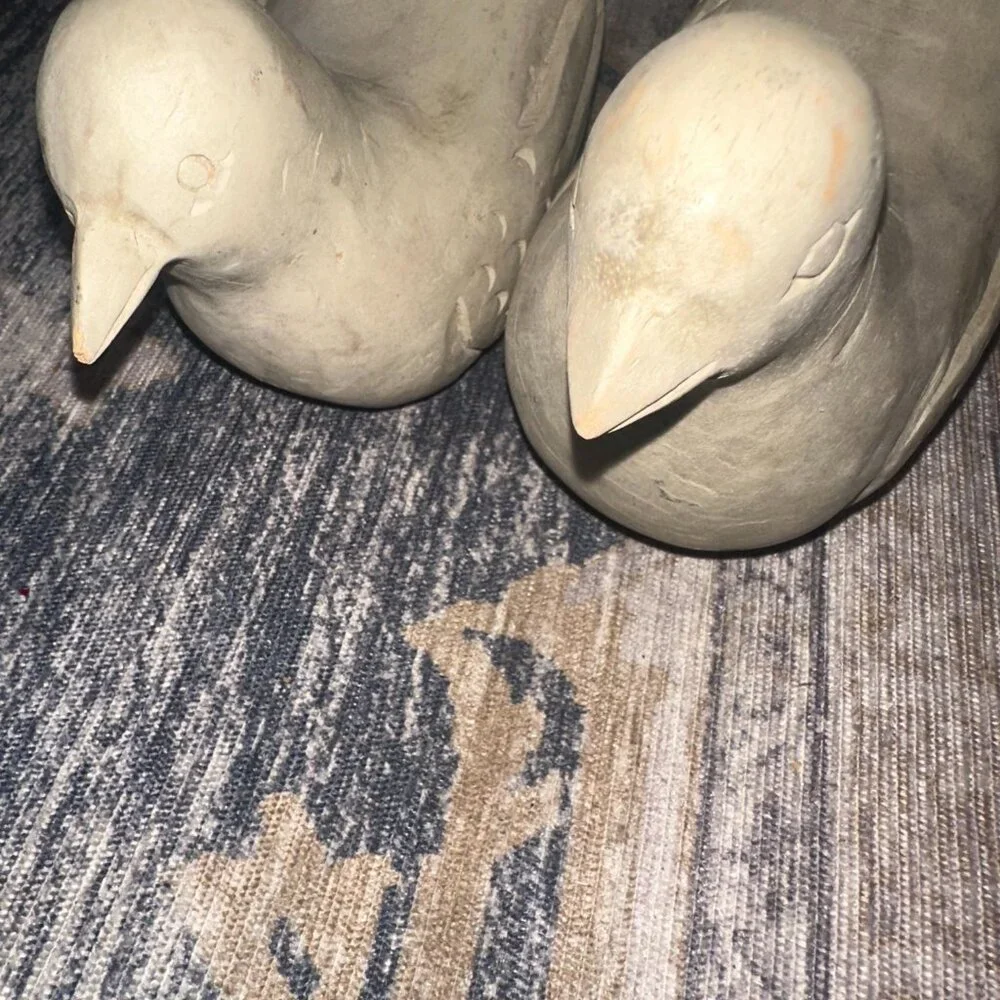 Carved Bird Sculpture Pair – Heart-Shaped Lovebirds with Feather Detail - Picture 2 of 3